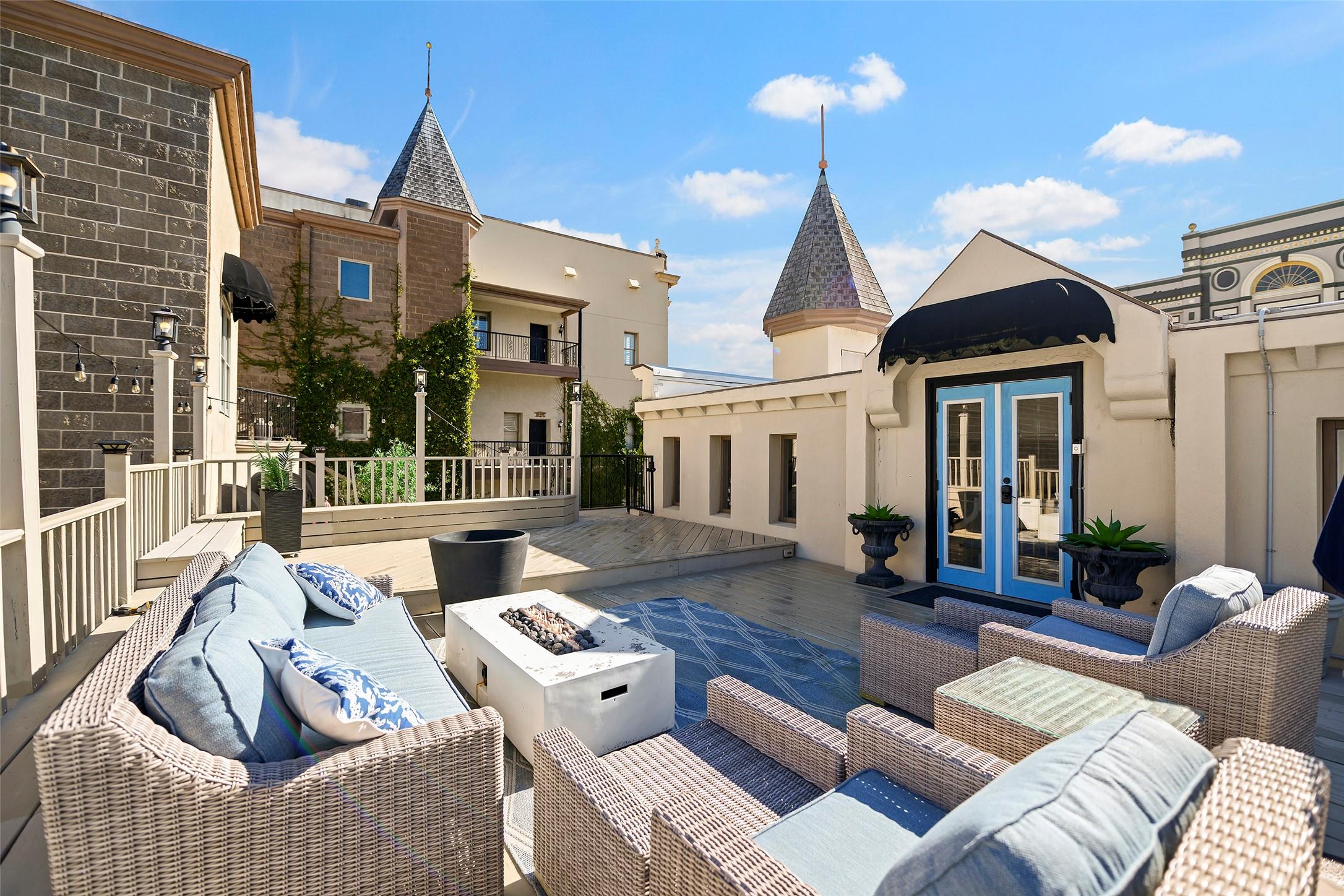 Image 1: Expansive PRIVATE patio on this desirable penthous