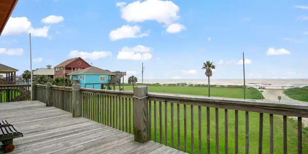 2902 Lakeside Drive