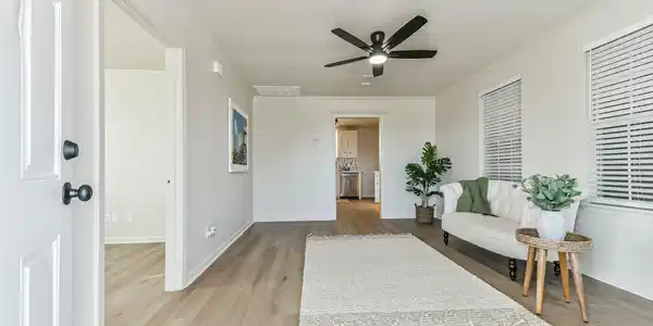 Image 3: Living room
