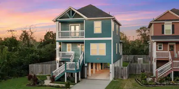 1512 Ashley Court