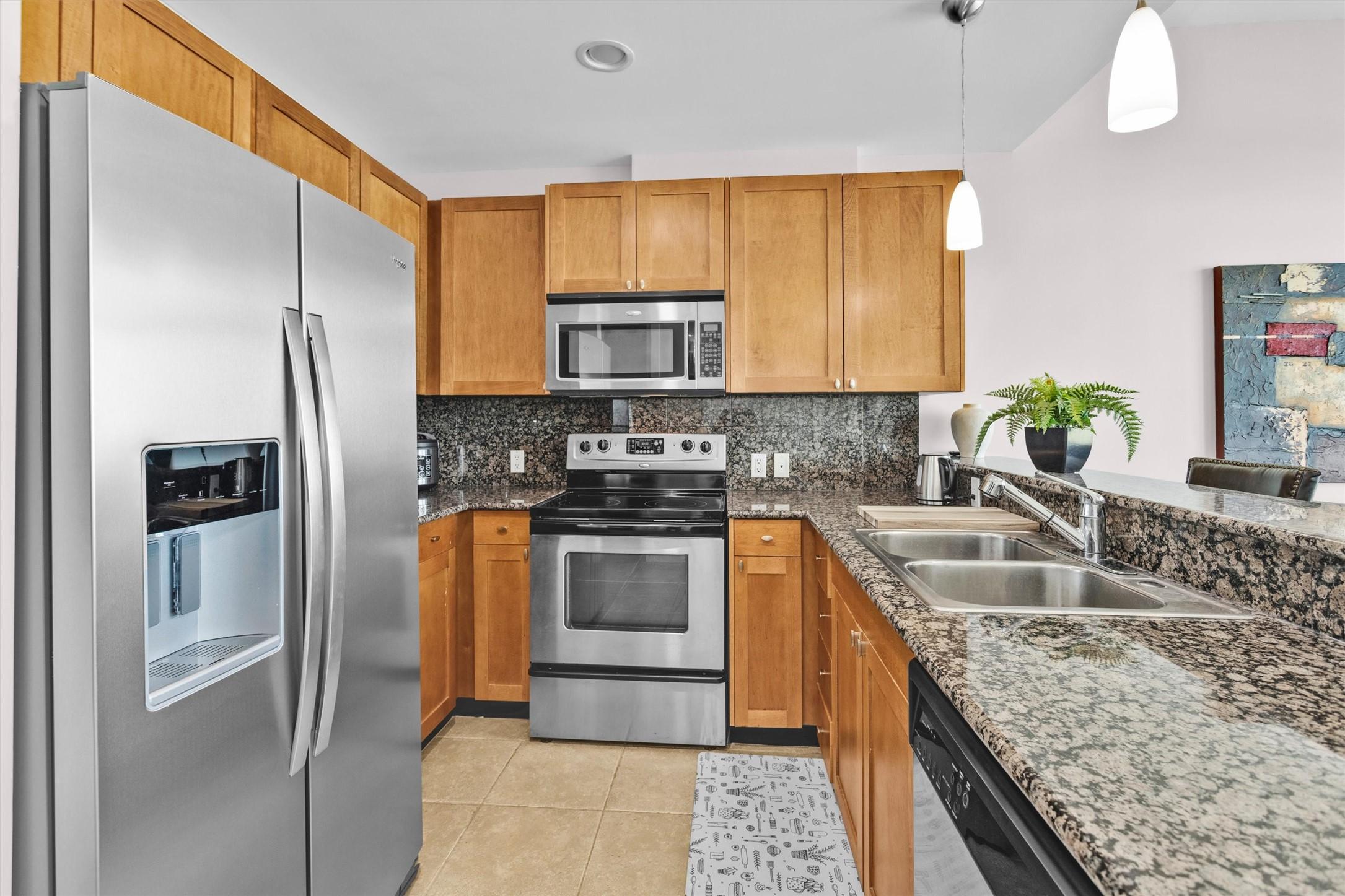 Image 3: Kitchen with granite countertops and stainless ste