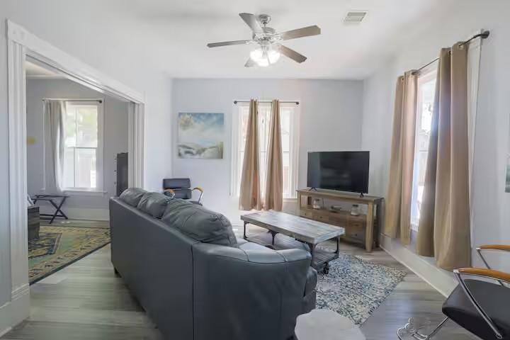 Image 1: Living Room
