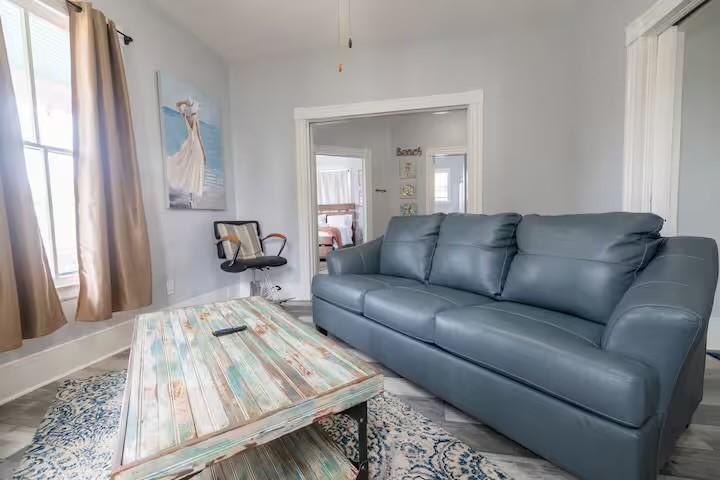 Image 2: Living Room