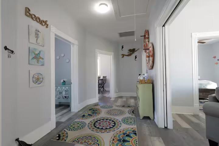 Image 4: Entryway