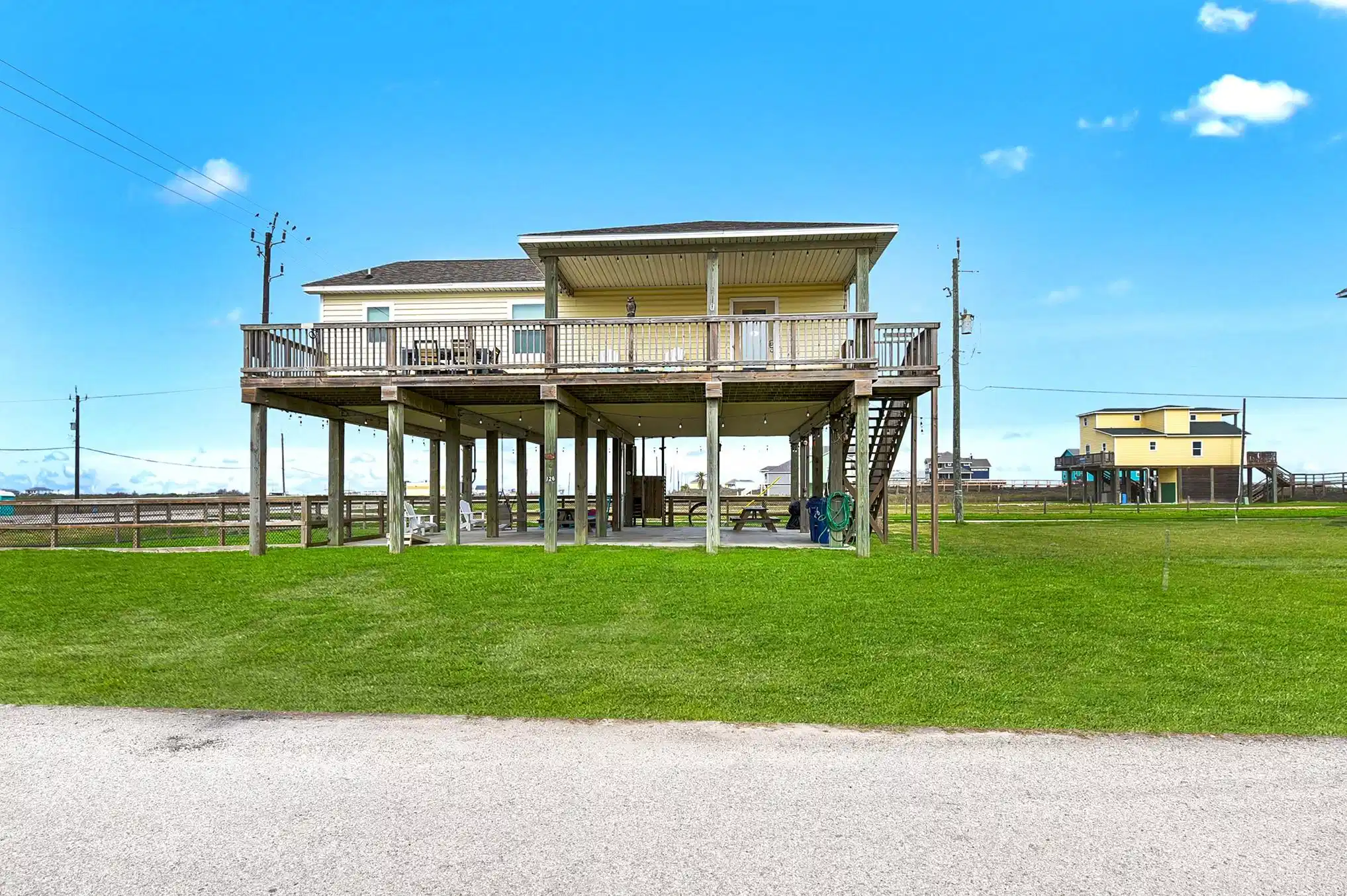 Image 1: This beach paradise boasts nearly 1300 square feet