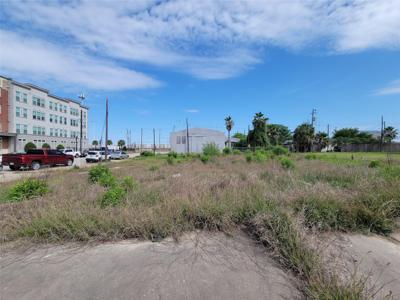 1424 Strand Street