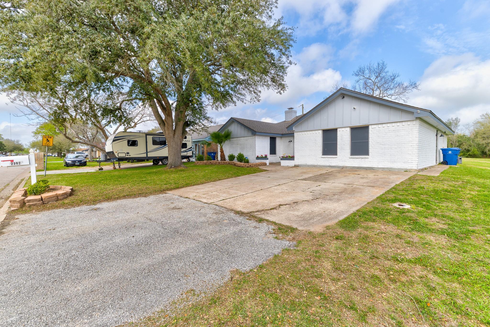 Image 3: This Home Offers a Split Floor Plan, Fresh Paint,