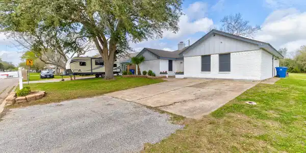 Image 3: This Home Offers a Split Floor Plan, Fresh Paint,