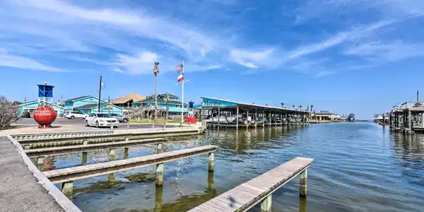 Image 4: Neighborhood boat launch