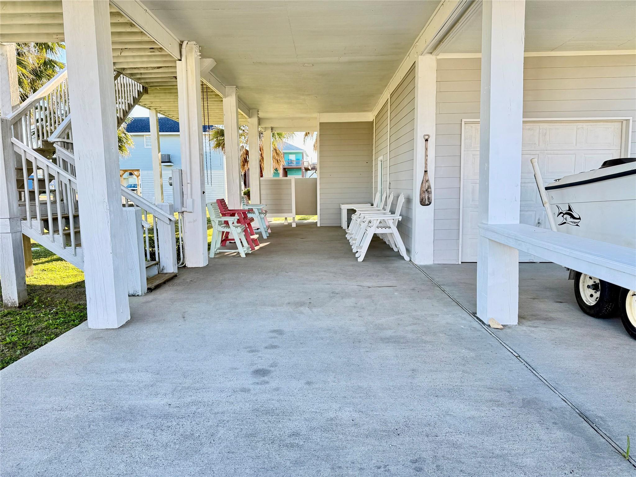 Image 3: Carport