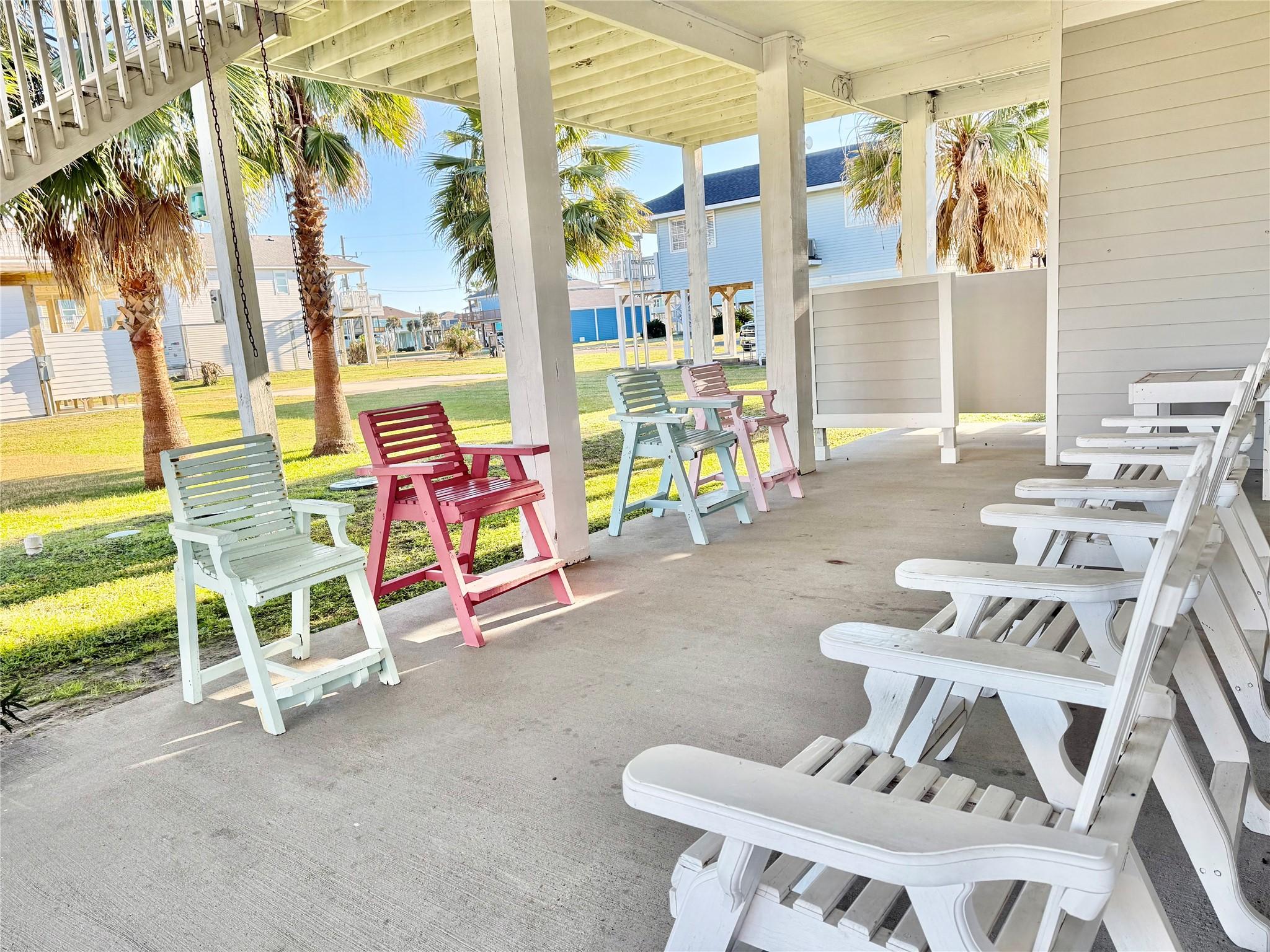 Image 4: Large covered patio