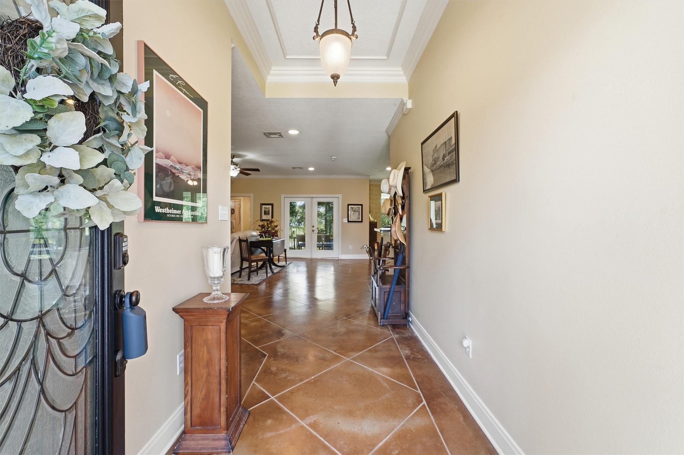 Image 4: Inviting Foyer