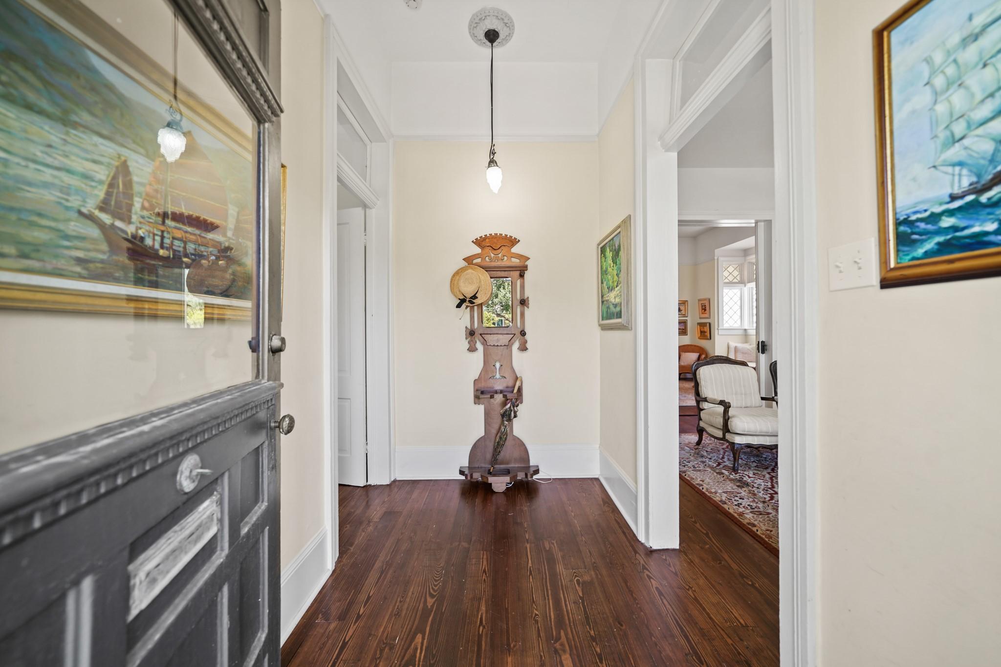 Image 4: Entry