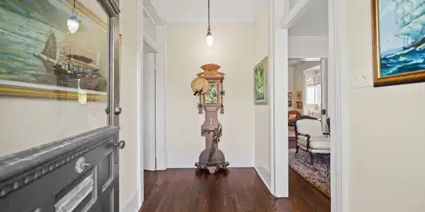 Image 4: Entry