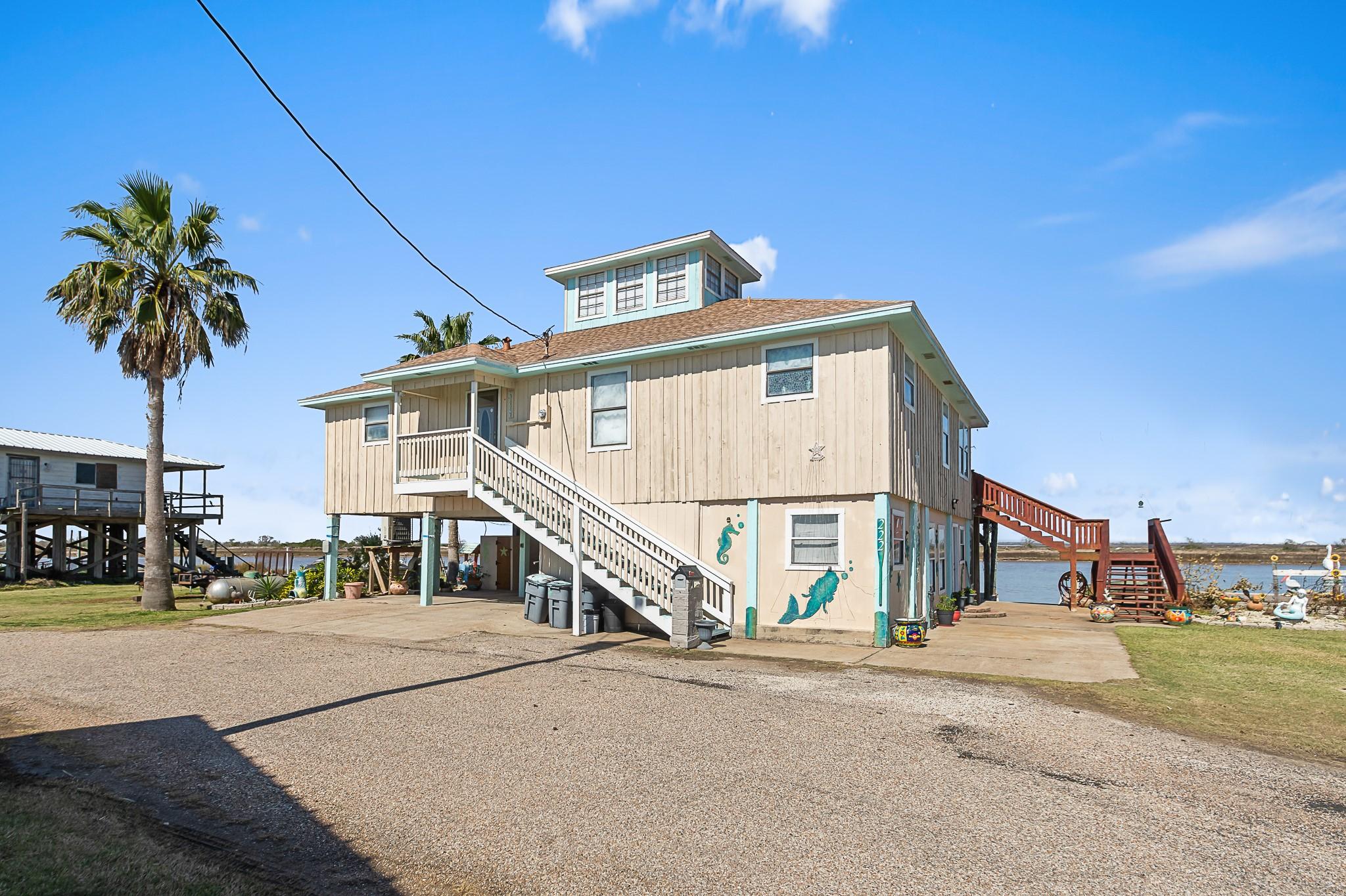 Image 4: Stairs leading to the front door and carport parki
