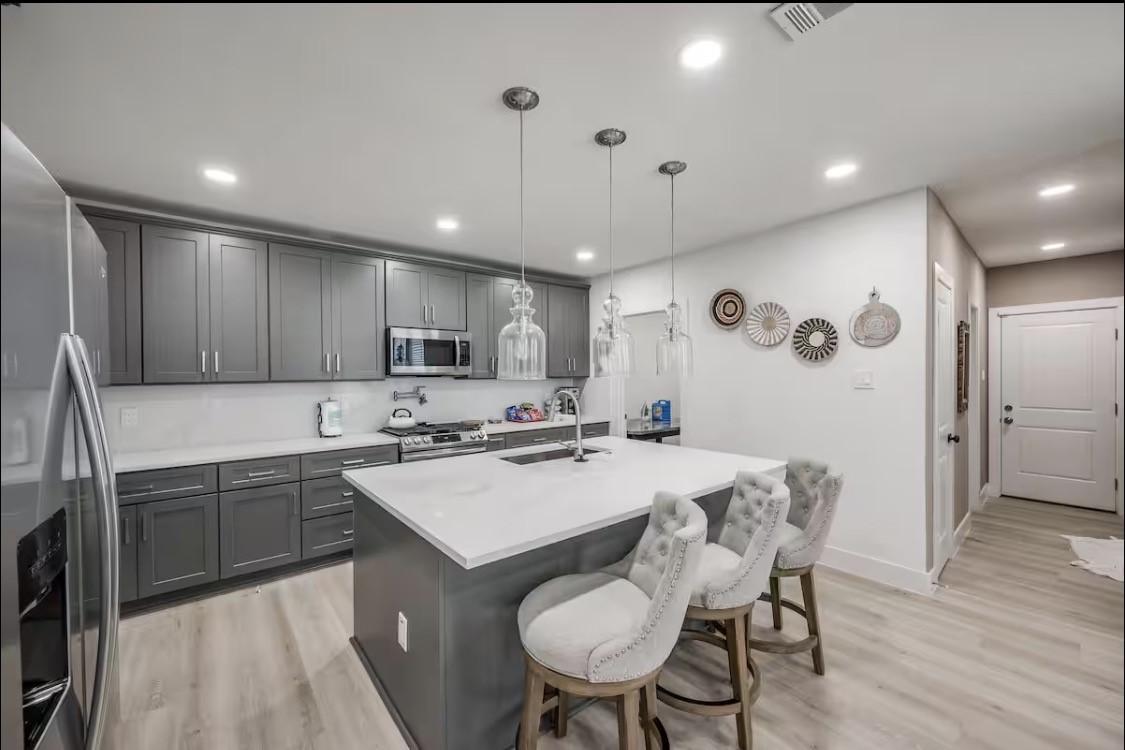 Image 4: Kitchen