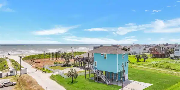 Image 2: Location becomes the luxury, with the Gulf stretch