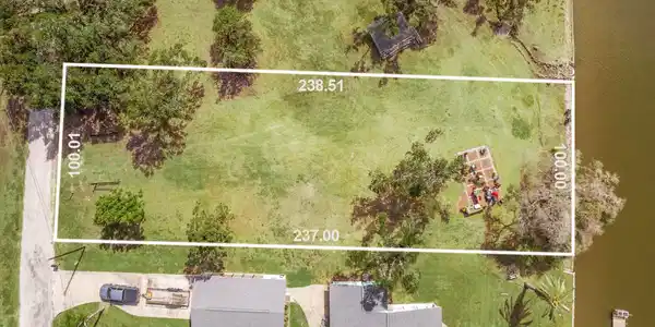 Image 3: Boundary lines are estimates in this picture. Plea
