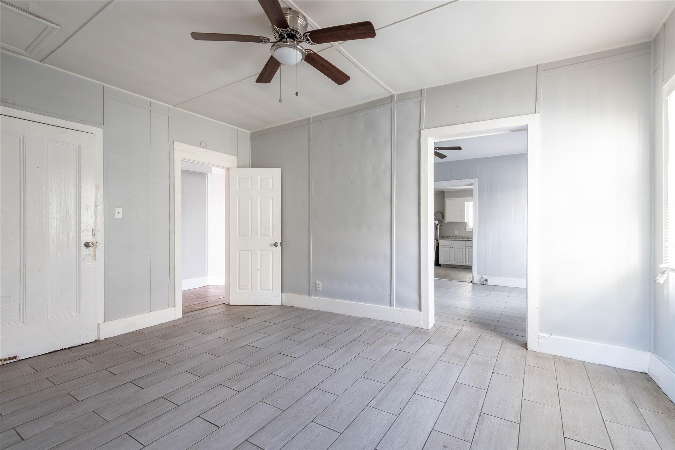 Image 3: Seamlessly connected to the kitchen and living are