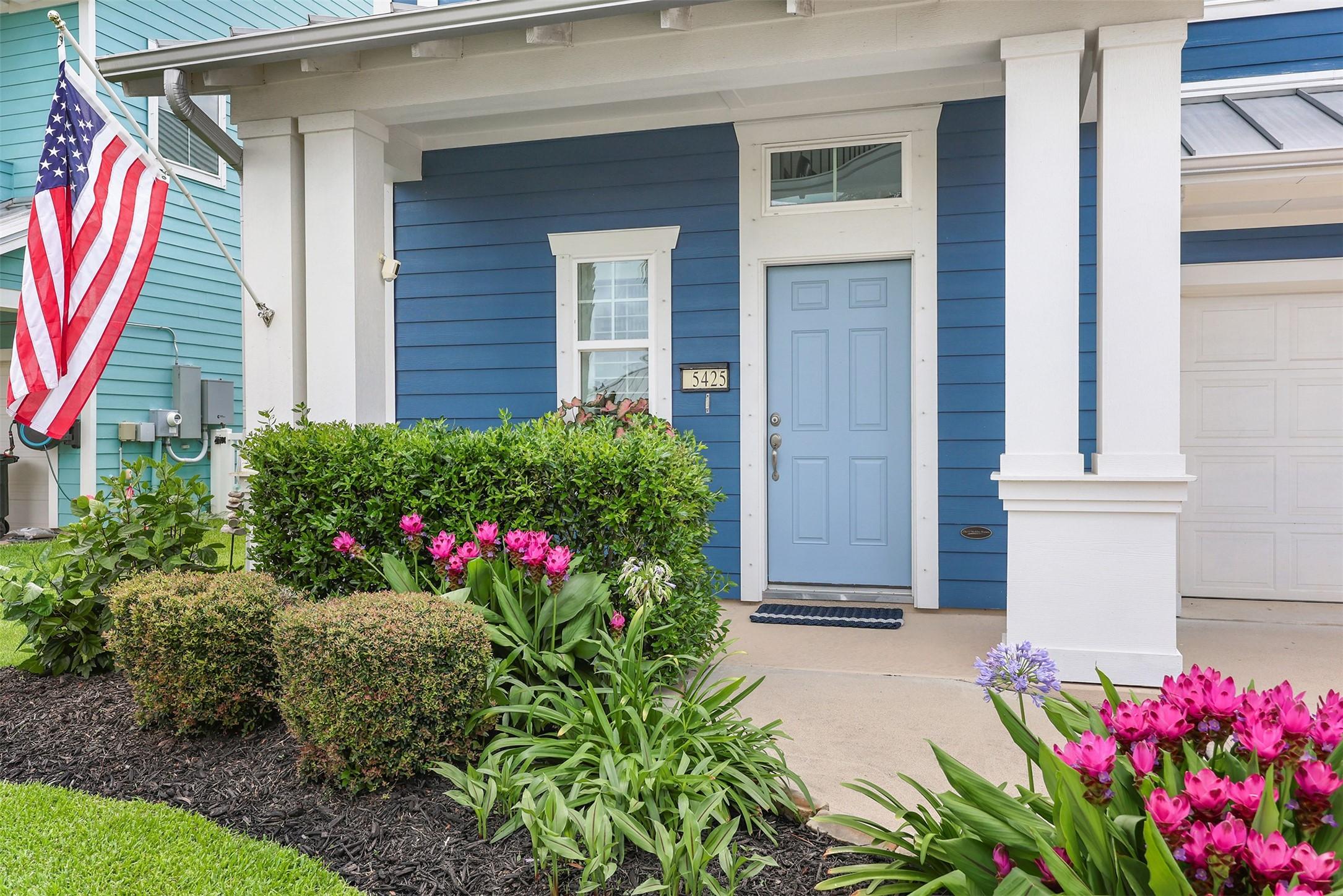 Image 4: Welcoming front entrance.