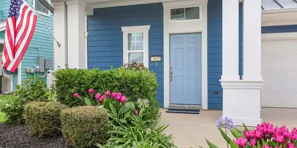 Image 4: Welcoming front entrance.