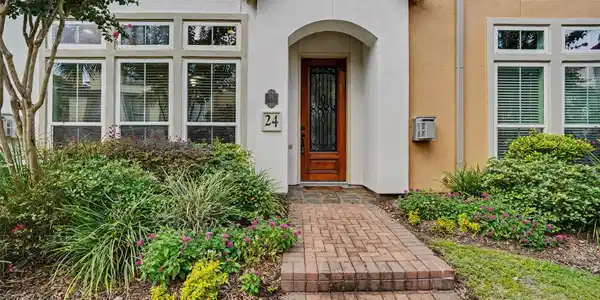 Image 2: Charming entrance with a beautifully landscaped pa
