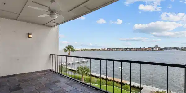 401 Lakeside Lane