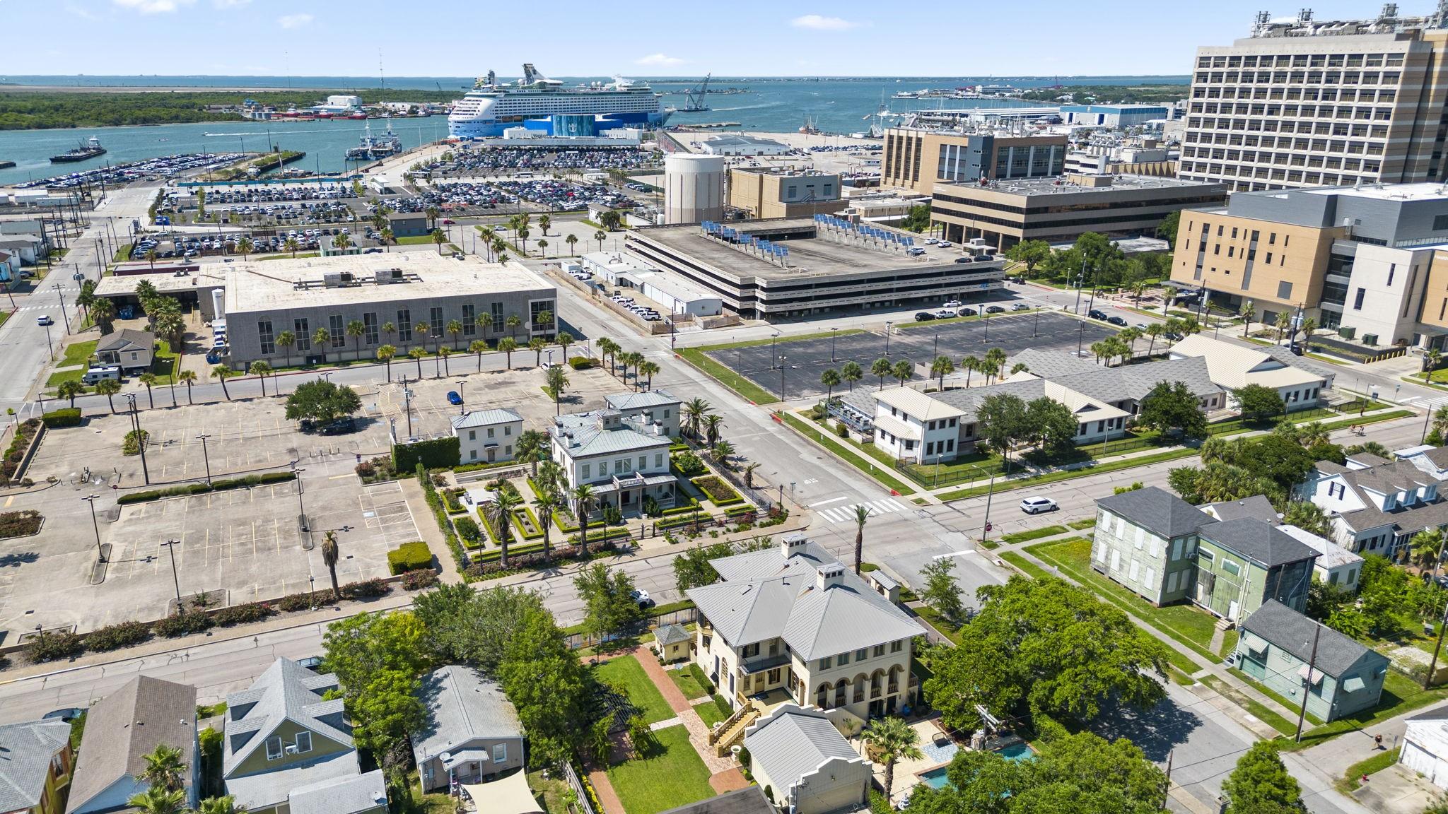 Image 1: Blocks from the cruise terminal, shopping, and foo