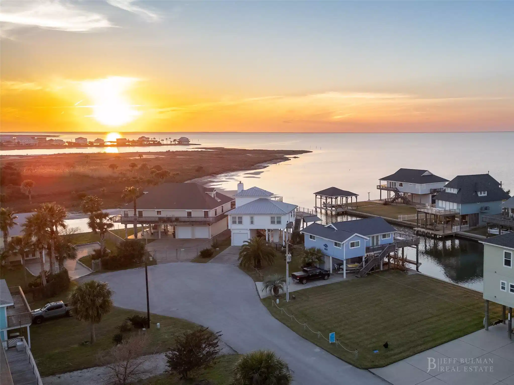 Image 1: OUTSTANDING SUNSET VIEW FROM THE LOT