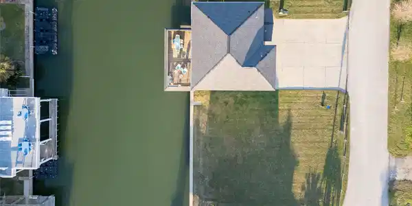 Image 4: AERIAL LOT VIEW