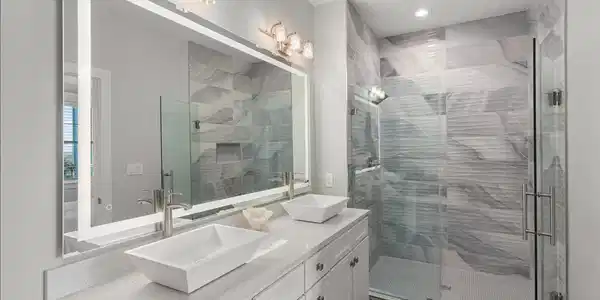 Image 3: Beautifully updated 3 Bedroom condo