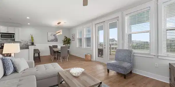 Image 4: Step inside this beautifully updated Villa condo a
