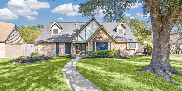 914 Forest Lake Drive
