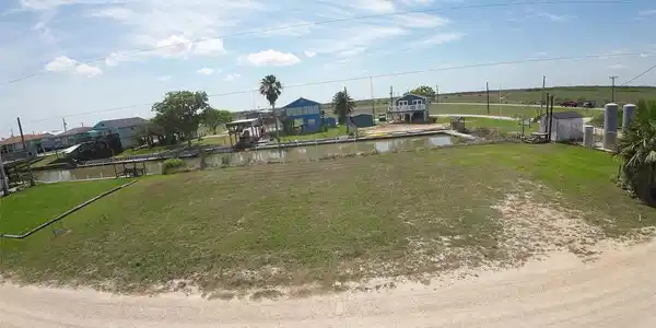 Image 2: Overview of Canal lots