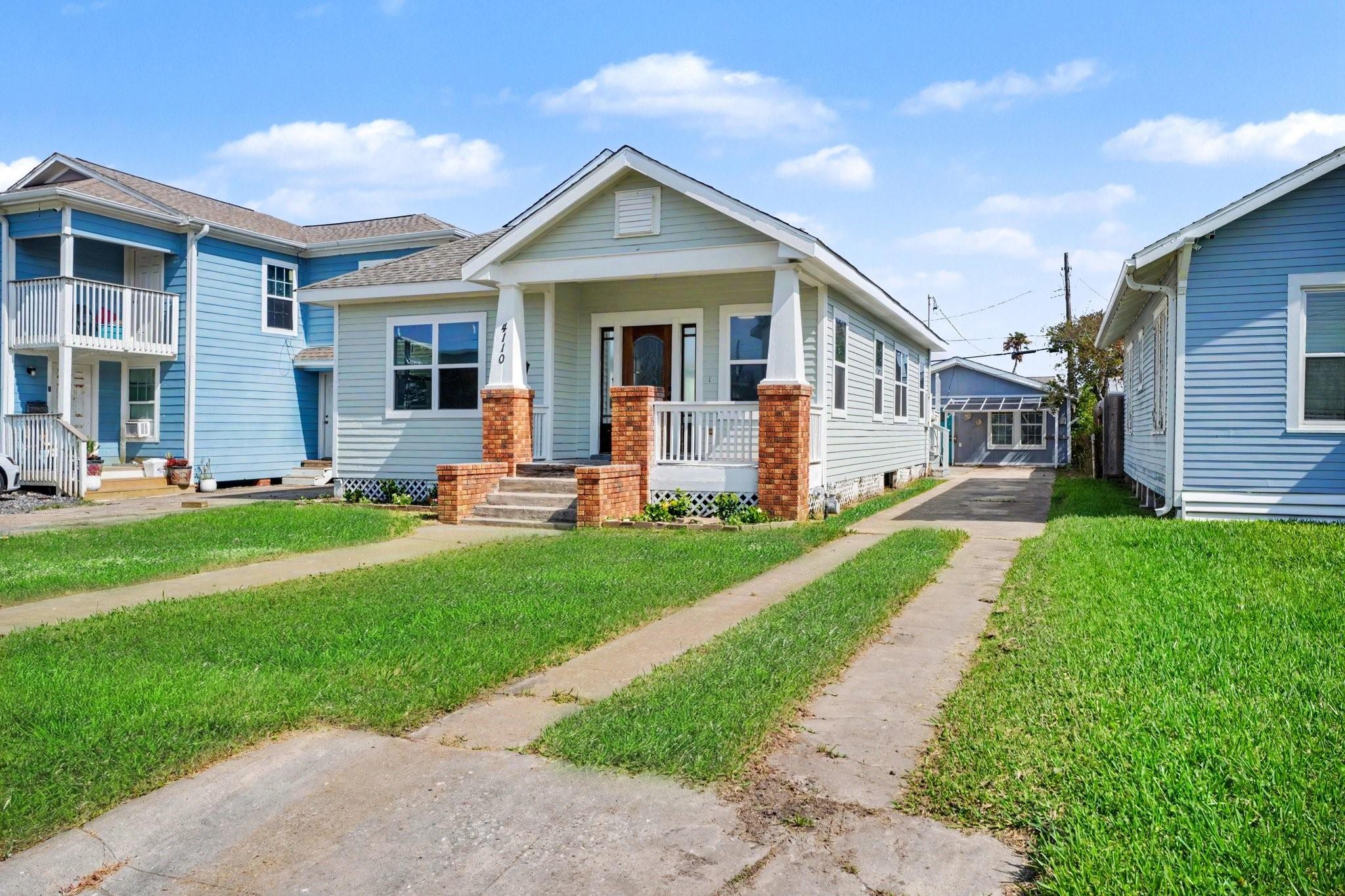 Image 2: Side view with view to back garage apartment.