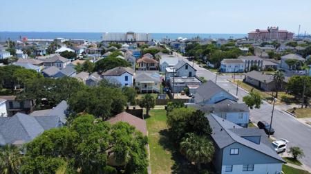 1723 M 1/2 Avenue