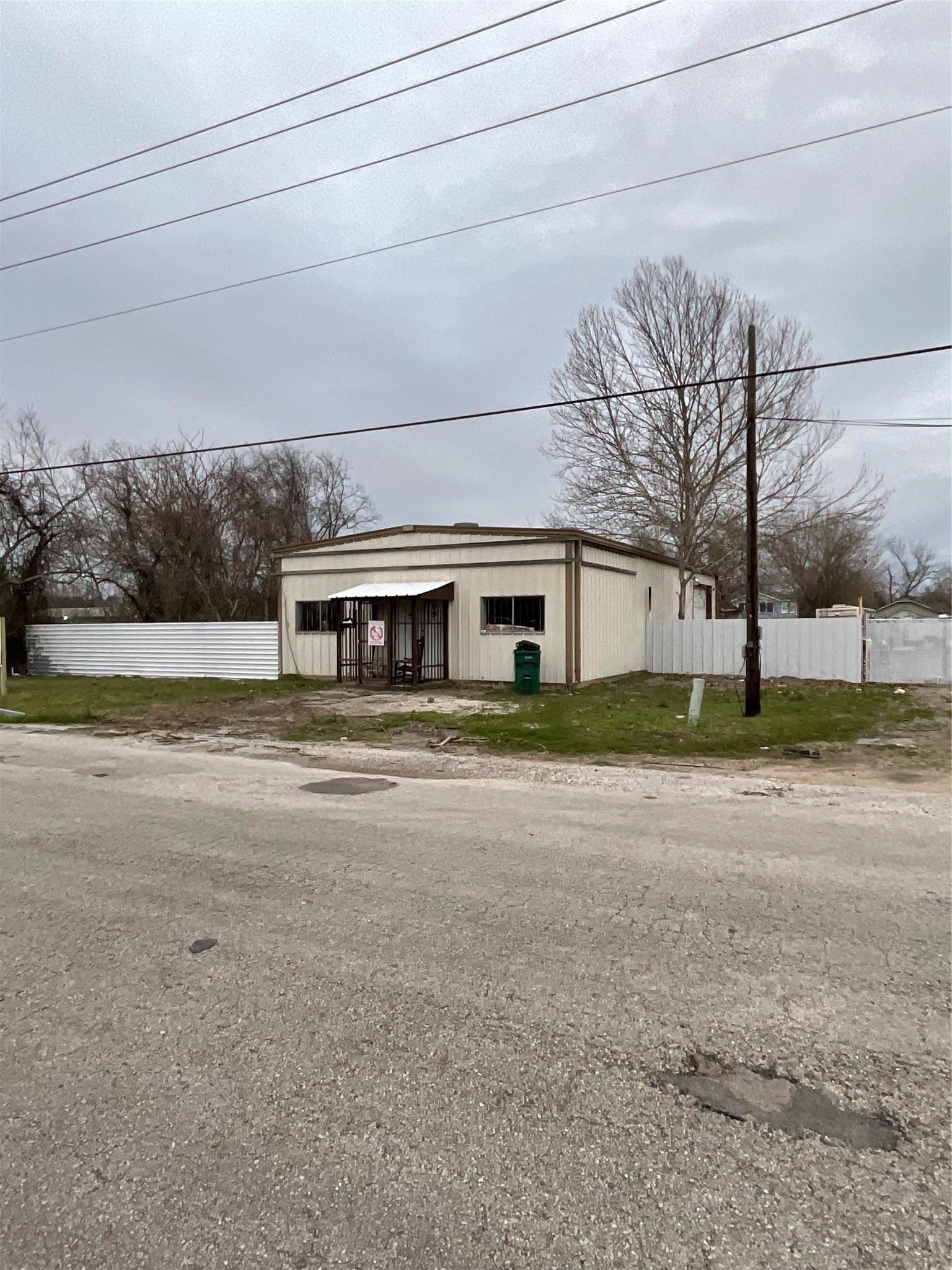 Image 4: 609 Oak St