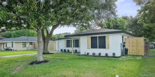 Image 3: Front exterior and spacious front yard