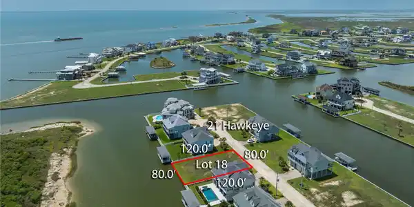 Image 4: Boathouse area allows for a 40' boathouse