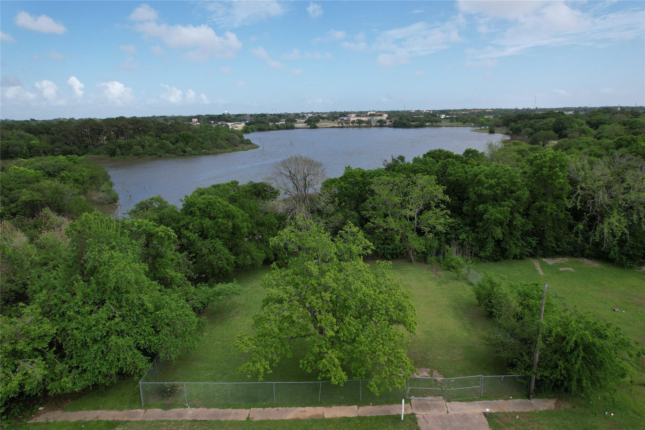 Image 1: Welcome to 206 Avenue L &mdash; 4 contiguous lots offeri