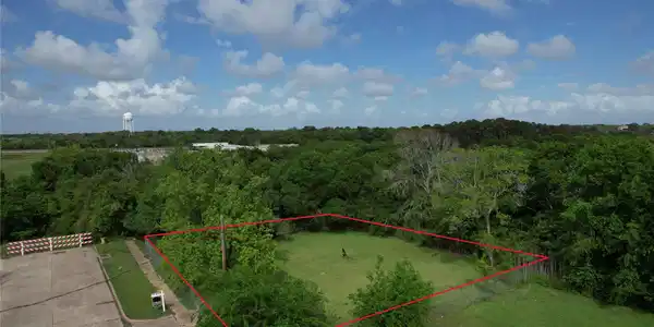 Image 4: Boundary lines shown are approximate and for illus