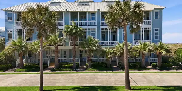 Image 4: 1830 Seaside (second from the right) anchors an ex