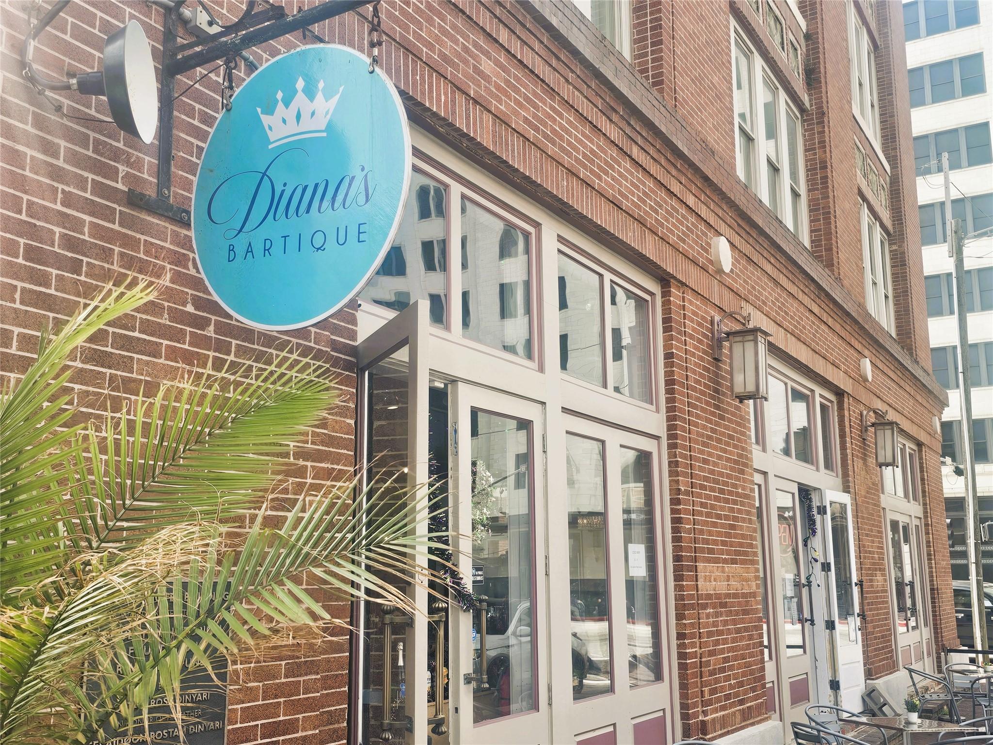 Image 3: Diana's Bartique