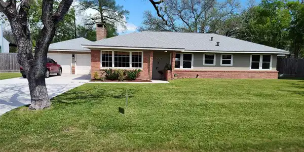 202 E Forest Avenue