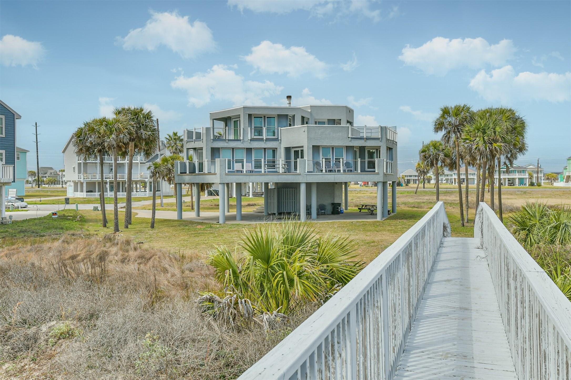 Image 3: Bridge directly to the private beach