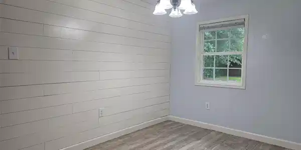 Image 4: Dining room