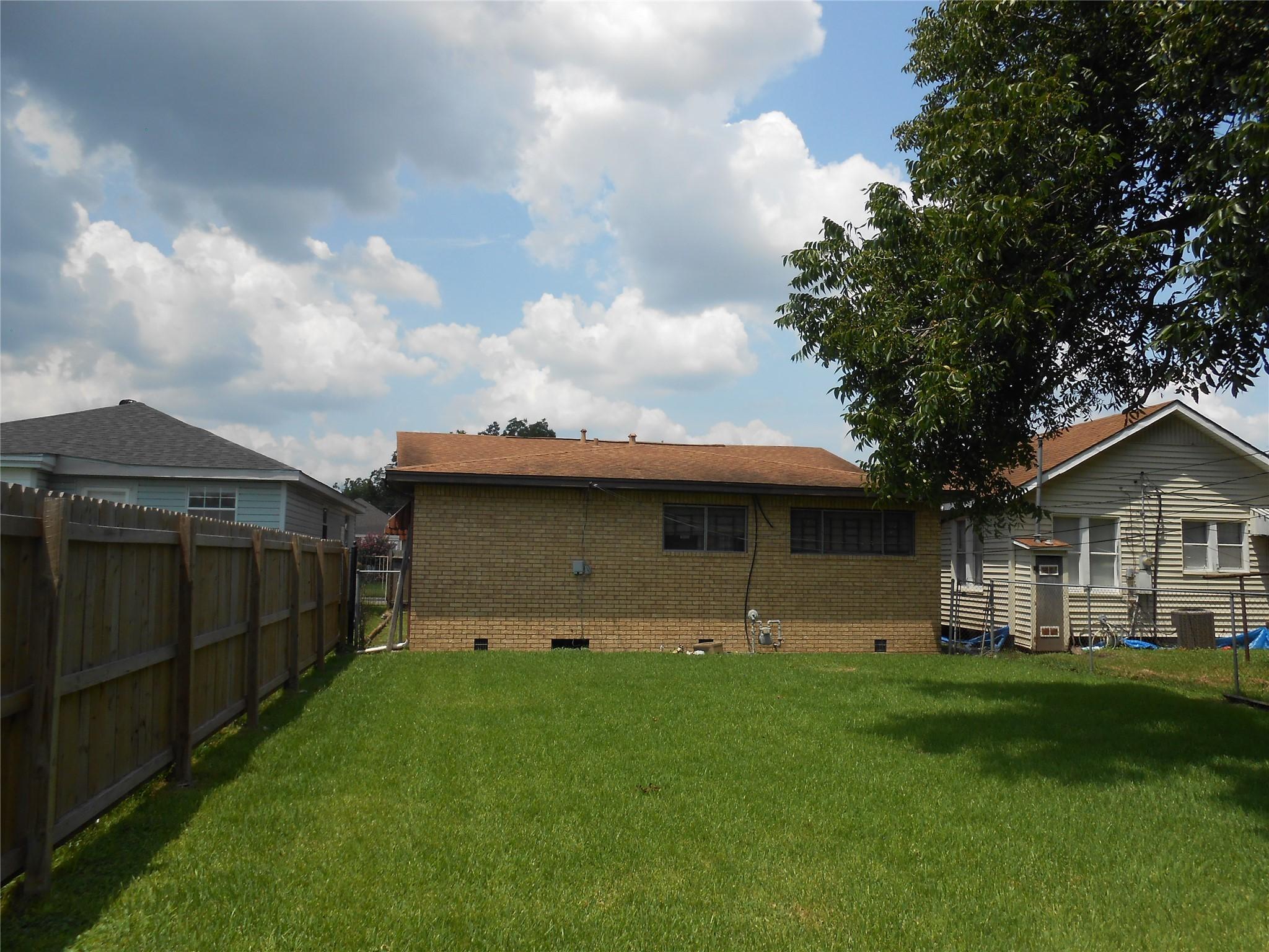 Image 3: Back yard