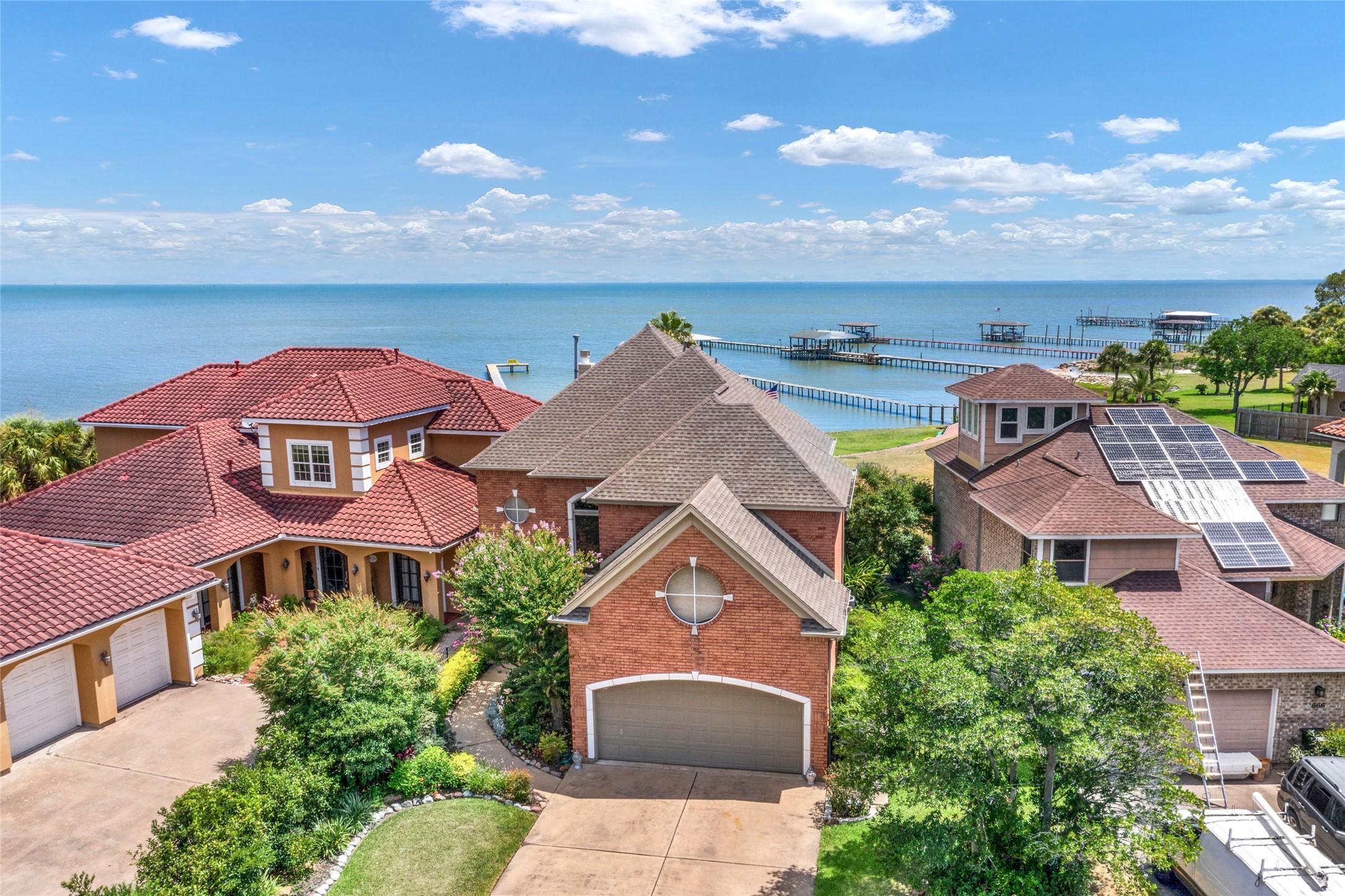 Image 1: Located at highest point in San Leon in desirable