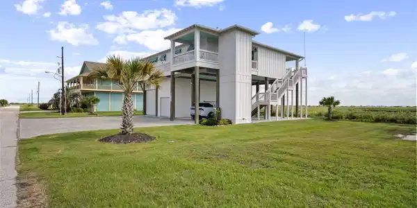 1180 Lagoon Drive