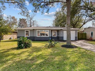 2001 5th Avenue N